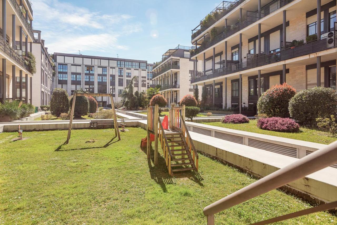 Ferienwohnung Elegant Loft With Balcony! Mailand Exterior foto